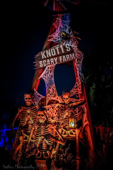 Knotts Berry Farm Halloween, Knotts Scary Farm Aesthetic, Knots Scary Farm, Knott’s Scary Farm, Saw Puppet, Knotts Scary Farm, Halloween Farm, Scary Farm, Creepy Halloween Decorations