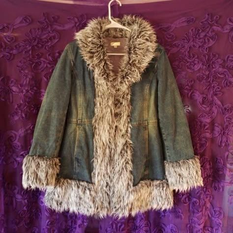 Misty Day Outfits, Coat Aesthetic, Afghan Coat, Fall Winter Wardrobe, Green Outfit, Clothing Pieces, Day Outfits, Dream Style, Cool Clothes