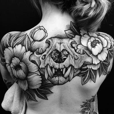 Chest Tattoo Flowers, Blackwork Flowers, Blackwork Rose, Girl Back Tattoos, Blackout Tattoo, Spine Tattoos For Women, Spine Tattoos, White Tattoo, Nature Tattoos