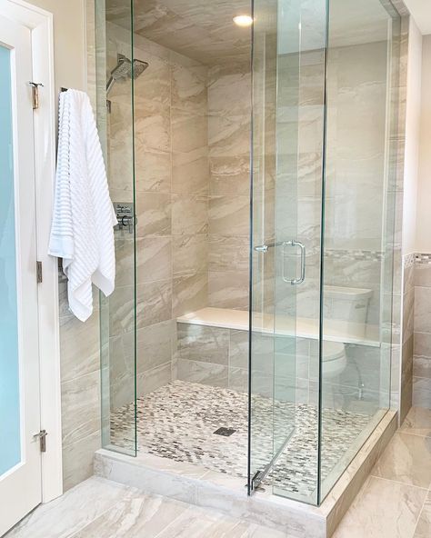 You can try this bench spa shower bathtub. This bench will provide a sitting area when you are in the shower. The shower head above will also provide a heavy flow of water. Bench Spa Shower Bathtub from @kldinteriors #bathroomdecorideas #bathroomtips #spalikebathroom Bathroom With Sitting Bench, Sit In Shower, Shower With Sitting Area, Showers With Benches Seat, Bathroom With Sitting Area, Bathroom Sitting Area, Bathroom Shower Bench, Modern Spa Bathroom, Bathroom Windows In Shower