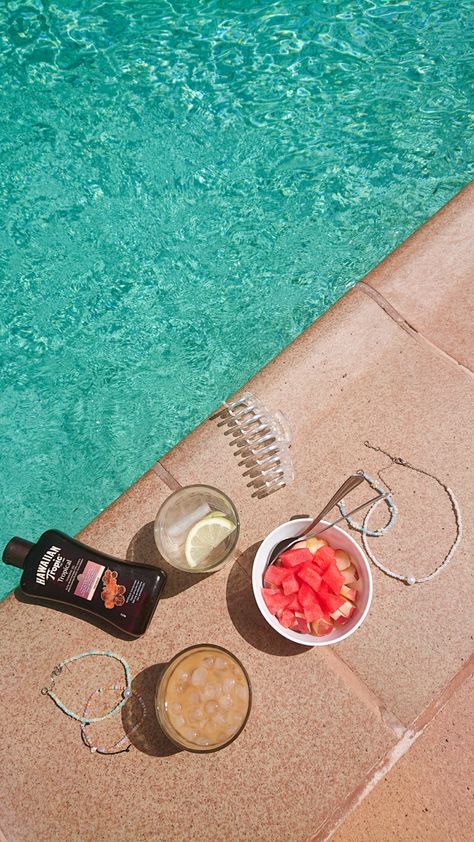 Sun Screen Aesthetic, Sunbathing Aesthetic, Sunscreen Content Ideas, Sunscreen Aesthetic, Summer Store, Infographic Inspiration, Summer Pool, Summer Watermelon, Spring Beauty