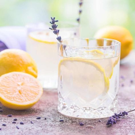 Herbal Lemonade, Classic Gin Cocktails, Lavender Syrup, Lavender Lemonade, Lavender Honey, Lavender Lemon, Concrete Candle, Spring Salad, Rosemary Mint