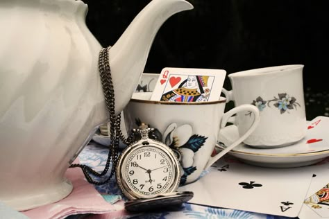 Alice In Wonderland tea time Blanc Aesthetic, Heartless Marissa Meyer, Jervis Tetch, Xerxes Break, Wonderland Aesthetic, Aesthetic Material, Time Aesthetic, Alice In Wonderland Aesthetic, Lizzie Hearts