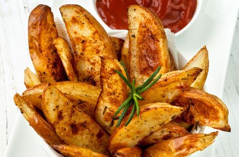 Homemade food: 10 tricks every mum should know - goodtoknow Fries Recipe Oven, Spicy Potato Wedges, Chips Potato, Jacket Potatoes, Potato Wedges Recipe, Potatoes In Microwave, Wedges Recipe, Homemade French Fries, Jacket Potato