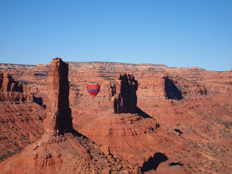 Valley of the Gods | Bluff, Utah Bluff Utah, Arizona Road Trip, Utah Road Trip, American Road, Utah Travel, American Road Trip, Mountain Travel, Colorado Travel, Salt Lake City Utah