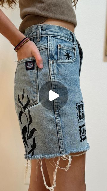 two oaks design on Instagram: "block-printing some vintage denim shorts!   shop in the link in our bio!   #thriftflip #sustainableart #blockprinting #textileartist #linocut #printmaking #upcycledclothing" Linocut Clothes, Blockprint Ideas, Denim Shorts Diy, Diy Denim Shorts, Carved Stamps, Linocut Printmaking, Vintage Denim Shorts, Hand Carved Stamps, Linoleum Block