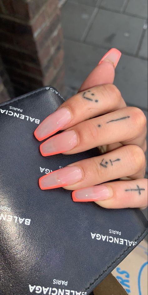 Acrylic Outline Nails, Square Outline Nails, Nail Outline Design Coffin, Nails Outline Design, Outlined Nail Design, Outline Nails Square, Pink Outline Nails, Nails With Outline, Outline Nail Design