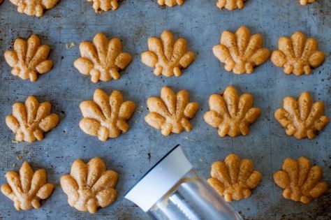 Spritz Crackers, Pressed Cookies, Spritz Cookie Press, Cookie Press Recipes, Roast Beast, Spritz Cookie Recipe, Spritz Recipe, Recipes Cookies, Spritz Cookies