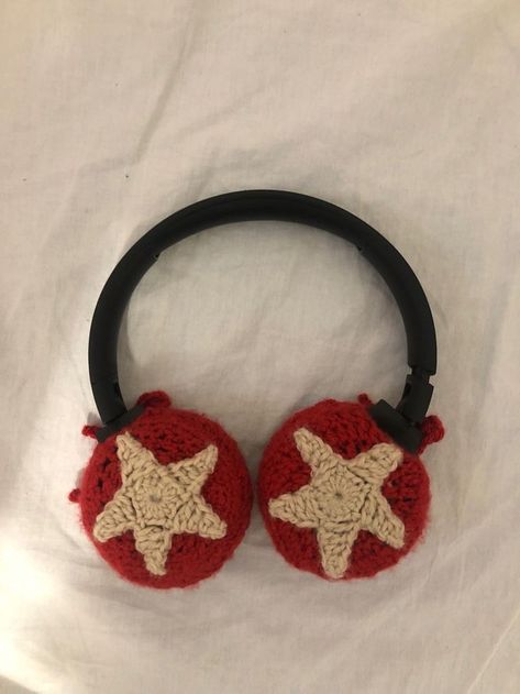 Star Headphone Cover Crochet, Headphone Decoration Crochet, Headphones Diy Decorate, Headphone Accessories Crochet, Headphones Crochet Cover, Decorating Headphones, Crochet Headphone Accessories, Headphone Crochet, Headphones Crochet