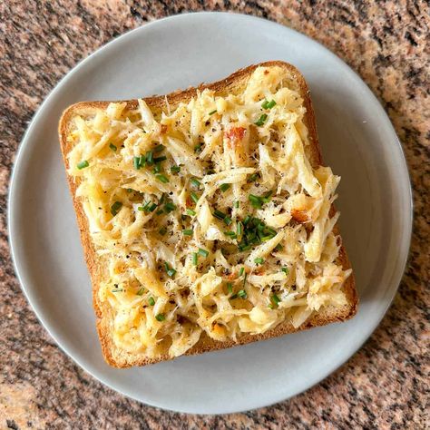 Crab Toast Recipe, Toast Meals, Crab Toast, Easy Toast, Lemon Pepper Sauce, Kewpie Mayonnaise, Naan Pizza, Pork Stir Fry, Egg Toast