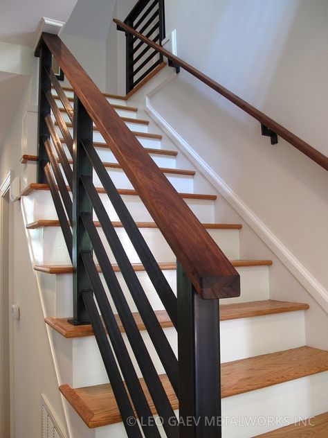 Stairway Railing Ideas, Stairs Handle, Reling Design, Stairs Indoor, Interior Stair Railing, Modern Stair Railing, Metal Railing, Stair Banister, Staircase Railing Design