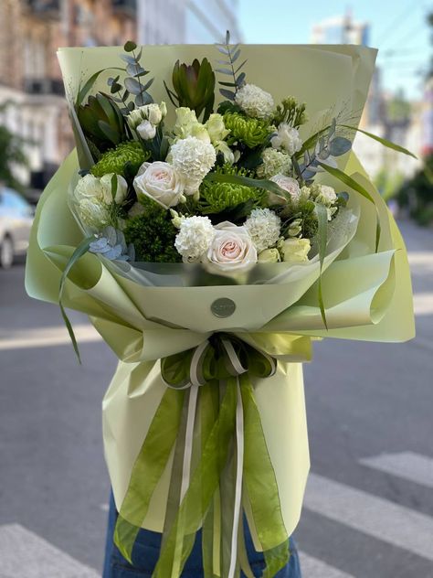 Green Flowers Bouquet, Wrapping Bouquet, Flowers For Men, Money Flowers, Green Bouquet, Lily Bouquet, Boquette Flowers, Flower Business, Flower Vase Arrangements