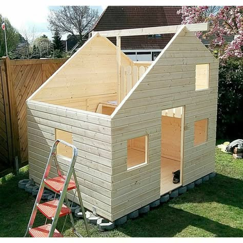 Incredible Tiny Homes, Tiny Home Designs, Tree House Plans, Mini Loft, Outdoor Pallet, Tree House Diy, Build A Playhouse, Wendy House, Pallet Bar