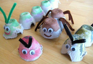 Just because Earth Day is over, doesn't mean we can't still celebrate our planet's creatures while respecting it's resources! Egg Carton Art, Bug Craft, Recycling For Kids, Recycled Crafts Kids, Insect Crafts, Preschool Craft, Recycled Art Projects, Bug Crafts, Egg Cartons