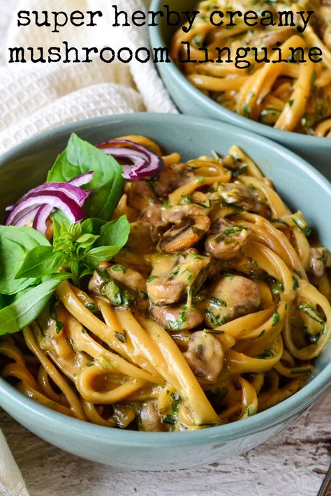 Super Herby Creamy Mushroom Linguine Mushroom Linguine, Masala Fries, Grilled Carrots, Mushroom Varieties, African Cooking, Creamy Mushrooms, Fresh Chives, Quick Lunches, Yummy Lunches