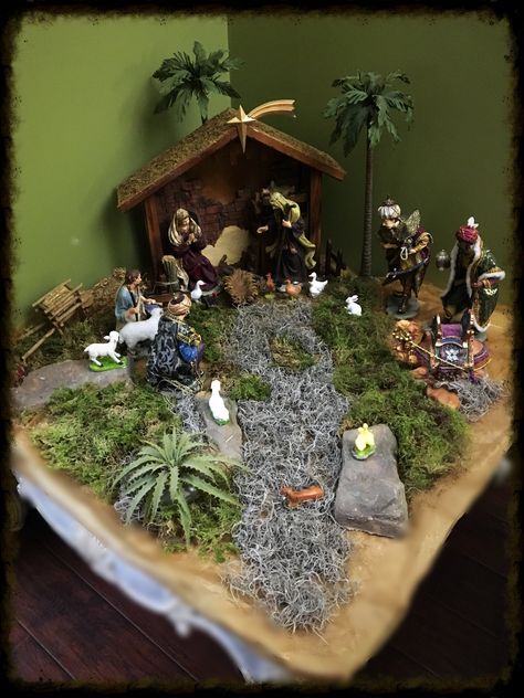 Christmas Crib Ideas At Home, Navity Scene Ideas, Navity Scene, Christmas Crib Ideas, Crib Ideas, Christmas Crib, Cardboard House, Nativity Scene, Home Made