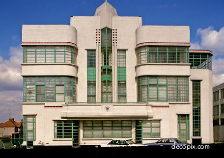 Streamline Architecture, Hoover Building, Streamline Moderne Architecture, Art Deco Windows, Art Deco Exterior, Art Deco Houses, Art Deco Homes, Streamline Moderne, Art Deco Decor