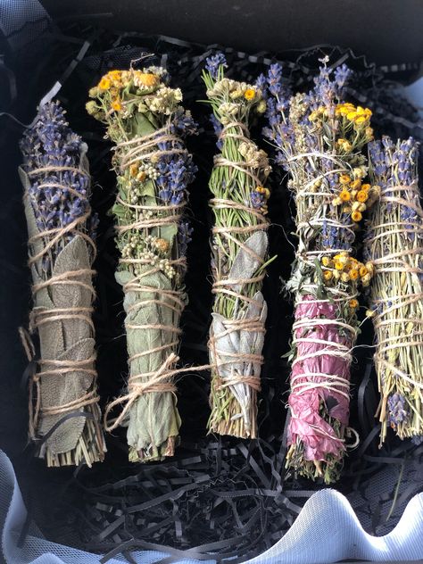 A set of natural incense sticks with herbs from native fields and meadows. Set contains - 5 pieces of incense - a bag of dried organic lavender for infusion Contains herbs including: lavender, sage, mint, chamomile, rosemary, goldenrod, damask rose, yarrow, and tansy. Smudge Wands, Herb Bundles, Natural Incense, Magickal Herbs, Herbs Garden, Witch Garden, Eclectic Witch, Lavender Sage, Damask Rose