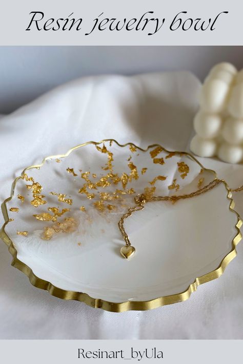 resin trinker dish with gold leafs, epoxy small bowl on jewelery Resin Bowl Ideas, Resin Trinket Dish Ideas, Resin Bowl, Resin Ring Dish, Resin Cereal Bowl, Resin Trinket Dish, Free Form Resin Bowl, Resin Small Tray, Catchall Bowl