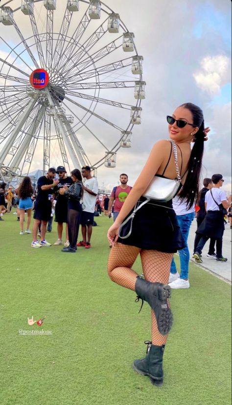 Look Festival Rock In Rio, Rock In Rio Outfit, Knotless Braid Hairstyles, Look Lollapalooza, Best Festival Outfits, 2023 Festival Outfits, Rave Photography, Rio Photos, Lollapalooza Outfit