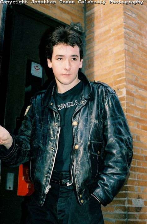 John Cusack a young man in 1985 John Cusack 80s, John Cusack, John Cusack 1408, John Cusak, John Cusack Young, Hopin John Black Eyed, John Cusack Movies, Jonathan Green, Celebrity Photography