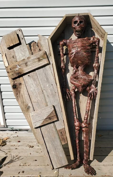 Halloween Coffin Decoration, Halloween Zoo, Pallet Halloween Decorations, Cowboy Character Design, Pallet Halloween, Farmers Market Display, Halloween Coffin, Halloween Spooktacular, Halloween 2