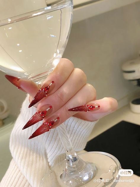 Red Nails Ideas 2024, Dragon Nails, Asian Nails, Goth Nails, Grunge Nails, Stiletto Nails Designs, Classy Acrylic Nails, Acrylic Nails Coffin Pink, Glass Nails