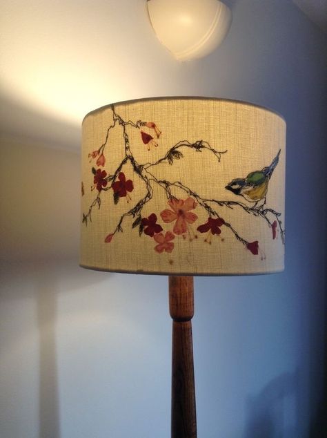 Hand Painted Lamp Shades, Decorated Lampshades, Ideas For Living Room Curtains, Curtain Ideas For Living Room, Interior Design Garden, Living Room Curtain Ideas, Room Curtain Ideas, Curtain Colors, Lamp Shade Crafts