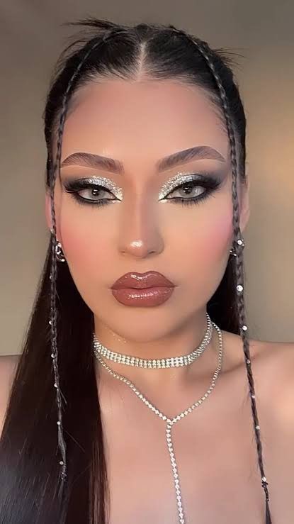 Rock Concert Makeup Looks, Silver Glam Makeup, Party Glam Makeup, Makeup Ojos, Concert Makeup, Rhinestone Makeup, Show Makeup, Rave Makeup, Eye Makeup Pictures