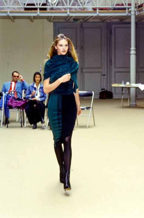 Alaïa Fall 1992 Ready-to-Wear collection, runway looks, beauty, models, and reviews. Alaia 1992, Runway Sweater, Coat Dresses, Alaia Dress, Azzedine Alaïa, High Fashion Runway, Bodycon Sweater, Bodycon Sweater Dress, Azzedine Alaia