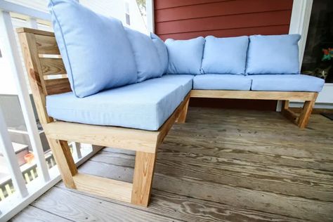 Outdoor Couch Plans, Cedar Woodworking Projects, Modern Outdoor Sectional, Outdoor Sectional Couch, Long Couch, Round Metal Table, Outdoor Sofa Set, Diy Projects Plans, Wooden Patios