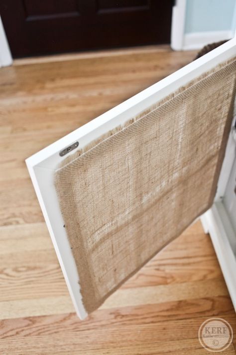 Burlap over cabinet door to hide clutter! Burlap Cabinet, Cover Glass Cabinet Doors, Cabinet Covers, Cabinet Door Ideas, Easy Diy Home Improvement, Easy Home Improvement Projects, Diy Cabinet Doors, Easy Home Improvement, Glass Front Cabinets