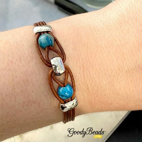 Diy Gemstone Bracelet, Diy Leather Bracelet Tutorial, Leather Bracelet Tutorial, Diy Leather Bracelet, Leather Jewelry Diy, Leather Cord Bracelets, Bracelets Handmade Diy, Handmade Leather Bracelets, Cord Jewelry