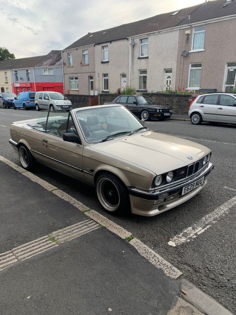 #bmw #cars #beige #bmwe30 Bmw Old Models, Dream Car Bmw, Old Bmw, Bmw Old, Car Things, Car Bmw, Car Classic, Bmw E30, Bmw Cars