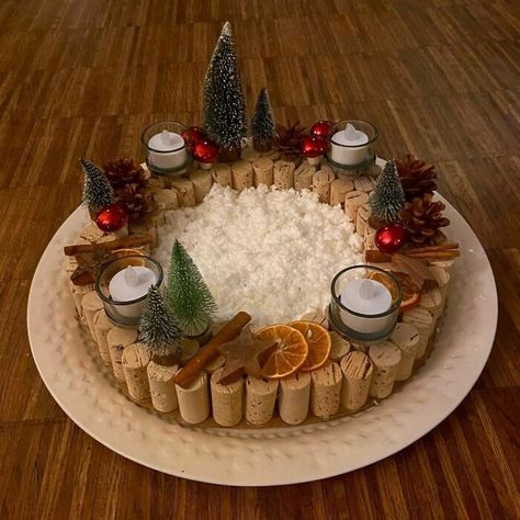 DIY Advent Wreath Cork Advent Wreath, Advent Christmas Wreath, Advent Wreath Ideas Homemade, Diy Advent Wreath, Advent Candles Diy, Creative Christmas Presents, Christmas Button Crafts, Advent Wreath Diy, Advent Candle Holder