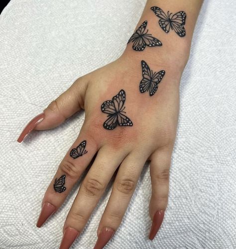 Delulu Tattoo, Butterfly Things, Tattoos Woman, Butterfly Tattoos On Arm, Butterfly Hand Tattoo, Remembrance Tattoos, Hand Tattoos For Girls, Cute Hand Tattoos, Pretty Hand Tattoos