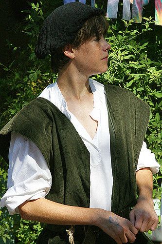 Renaissance Fest peasant boy costume Peasant Hairstyles, Medieval Peasant Boy, Wedding Tallit, Medieval Clothing Male, Peasant Aesthetic, Fantasy Peasant, Peasant Boy, Peasant Clothing, Medieval Peasant