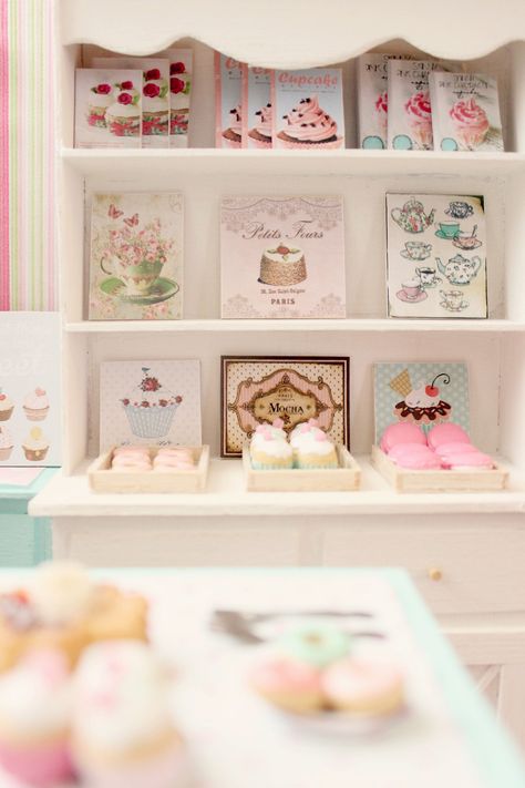 .¸¸.•*¨*•xAngelrose♡•*¨*•.¸¸. Cupcake Nursery Theme, Yosd Bjd, Baking Organization, Doll Diorama, Coffee Shop Business, Cookbook Holder, Cupcake Shops, Nursery Theme, Paint Wood