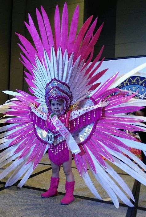 Brazilian Inspired United Nation Costume Ideas, United Nations Costume For Kids, United Nations Costume, Brazil Costume, Samba Dress, Poster Presentation, United Nation, Carnaval Costume, Pageant Crowns