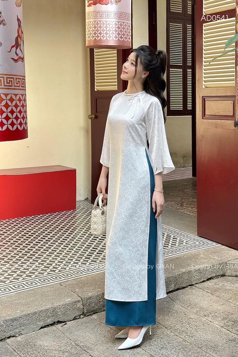 Vietnam Dress Fashion, Vietnam Tailor, Lebaran Outfit, Dress Lebaran, Stitch Dress, Silk Kurti Designs, Vietnam Dress, Stylish Kurtis Design, Desi Fashion Casual