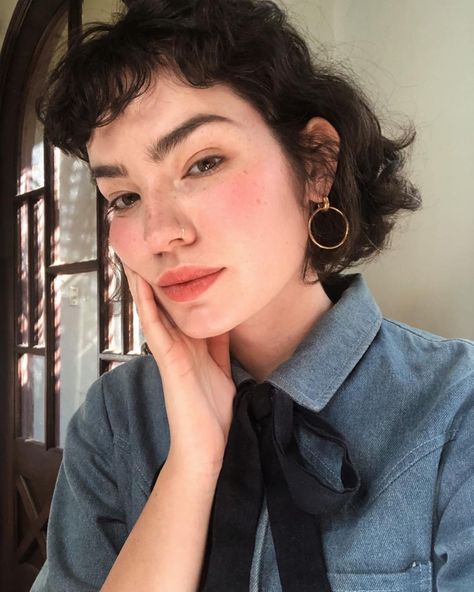 Madelynn De La Rosa *〰️* on Instagram: “Finished filming a video on going vegan 🍓❣️” Minimal Makeup, Short Curly Hair, Grunge Hair, Dream Hair, Vegan Shoes, Curly Girl, Hair Today, Going Vegan, Perm