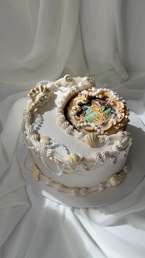 chyna lee 🍰 | birth of Venus inspired cake 🌙🐚🦪 went in with pearl spray for the moon cake, and a double coat of gold + pearl spray on the sun for a... | Instagram Pearl Cake Wedding, Sun And Moon Cake, Birth Cake, New Years Cake, Birth Cakes, Micro Pig, Sun Cake, Birthday 22, Cake Techniques