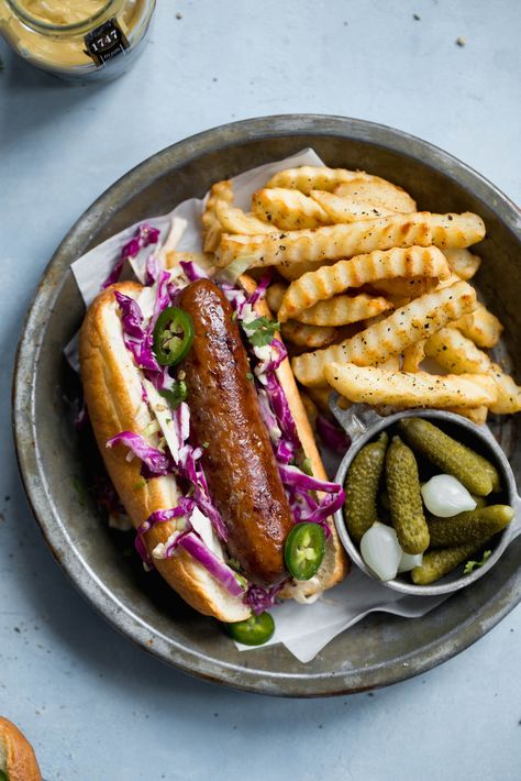 Beer Bratwursts with a homemade dijon coleslaw just in time for grilling season! Toasted Hot Dog Buns, Easy Summer Dinner Ideas, Beer Bratwurst, Easy Summer Dinner, Summer Dinner Ideas, Juicy Hamburgers, Broma Bakery, Easy Summer Dinners, Hot Dog Recipes