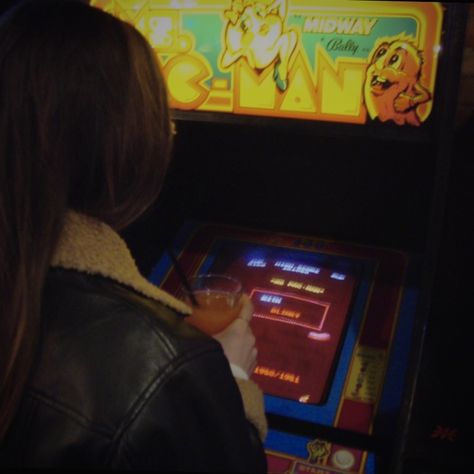 Arcades games and aesthetic #arcade #fashion #aesthetic #bar #date #arcadegames #arcademachine #pacman #gaming #latenightvibes #vibes #vibing #nightlife #nightcore #night Aesthetic Arcade, Arcade Fashion, Bar Date, Aesthetic Bar, Arcade Machine, Fashion Aesthetic, Arcade Games, Night Life, Aesthetic Pictures