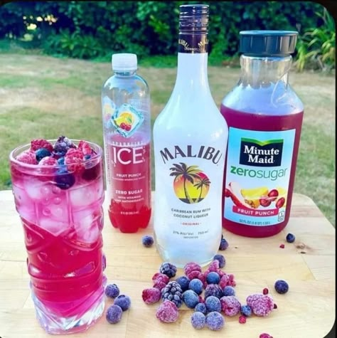 Drinks To Make Alcoholic, Drinks For Party Alcoholic, Alcohol Recipes For Parties, Mixed Drinks Alcoholic, Alcoholic Drinks Recipes, Berry Lemonade, Fun Drink Recipe, Types Of Drinks, Cocktail Drinks Alcoholic