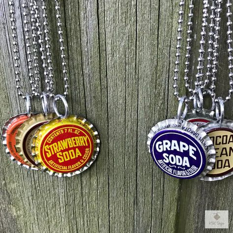 Pop Cap Necklace, Bottle Cap Diy, Plastic Bottle Cap Crafts, Vintage Soda Bottles, Bottle Cap Jewelry, Soda Tab, Vintage Soda, Bottle Cap Necklace, Necklaces Handmade