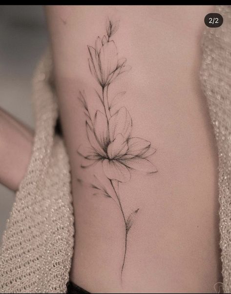 Front Shoulder Tattoos, Delicate Tattoos For Women, Floral Back Tattoos, Floral Tattoo Shoulder, Tattoos To Cover Scars, Animal Tattoo Ideas, Flower Wrist Tattoos, Handpoke Tattoo, Flower Tattoo Shoulder