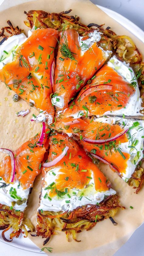 Smoked Salmon Potato Pizza or Giant Rösti? This was inspired by the classic bagels and lox but swapping cream cheese for labneh and salmon… | Instagram Smoked Salmon Potato, Pasti Fit, Potato Pizza, Salmon Potato, Summer Corn, Boat Food, Lake Food, Summer Lake, God Mat