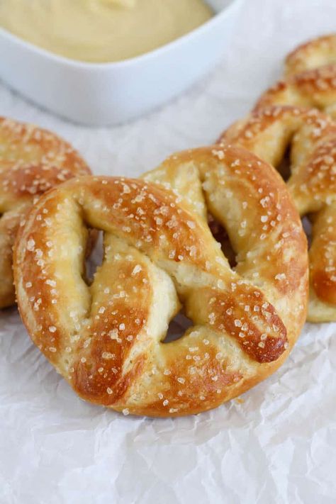 Homemade Pretzels, Homemade Soft Pretzels, Pretzels Recipe, Cloud Bread, Soft Pretzels, Bread And Pastries, Pretzels, Naan, Homemade Bread