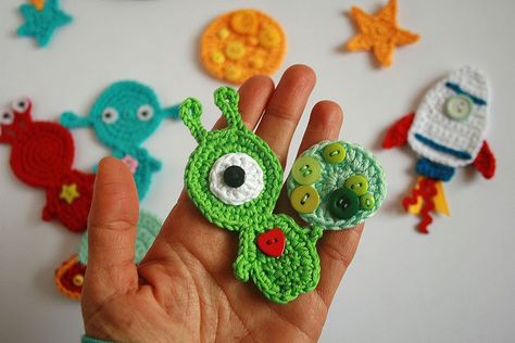 Crochet Alien Applique, Outer Space Crochet, Crochet Activity, Space Crochet, Galaxy Blanket, Crochet Space, Rocket Flying, Clothing Decoration, Space Blanket